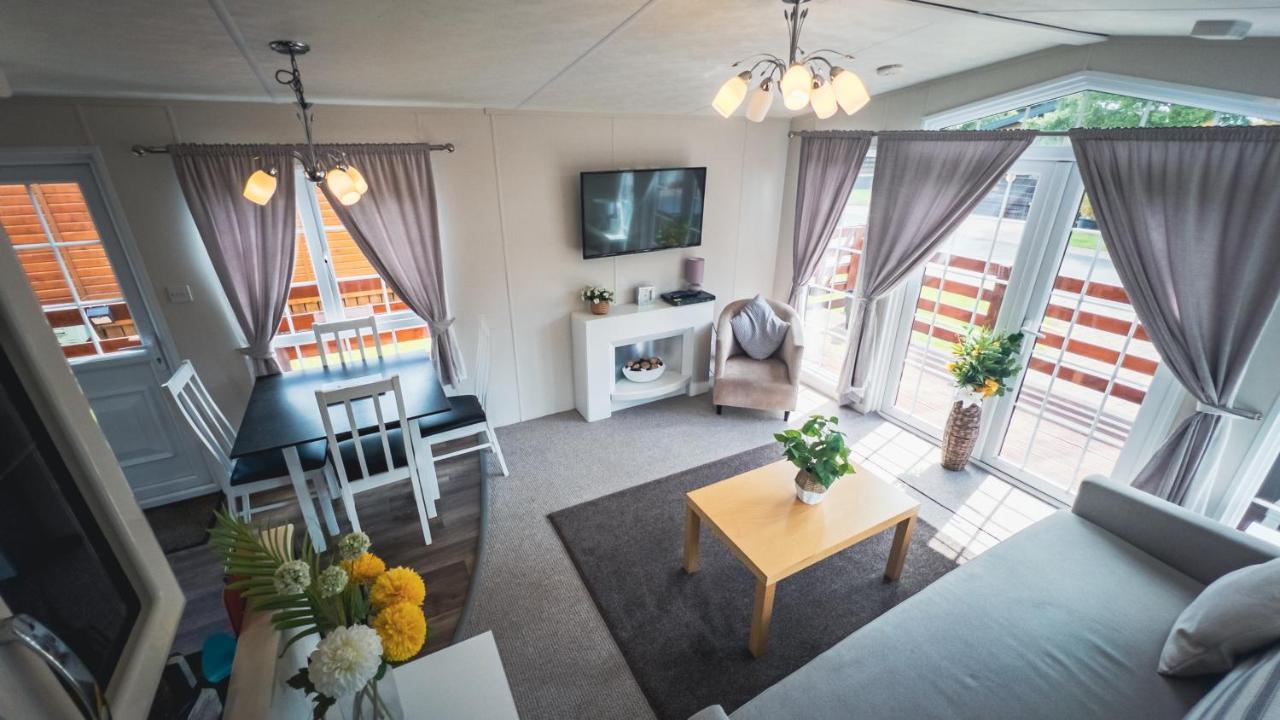 Angie'S Haven, Superb 2 Bedroom Lodge With Hot Tub - Sleeps 6 - Felmoor Park Morpeth Exterior foto