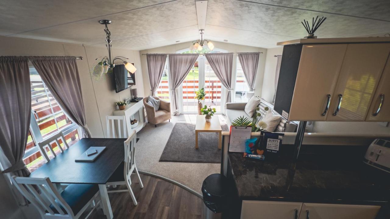 Angie'S Haven, Superb 2 Bedroom Lodge With Hot Tub - Sleeps 6 - Felmoor Park Morpeth Exterior foto